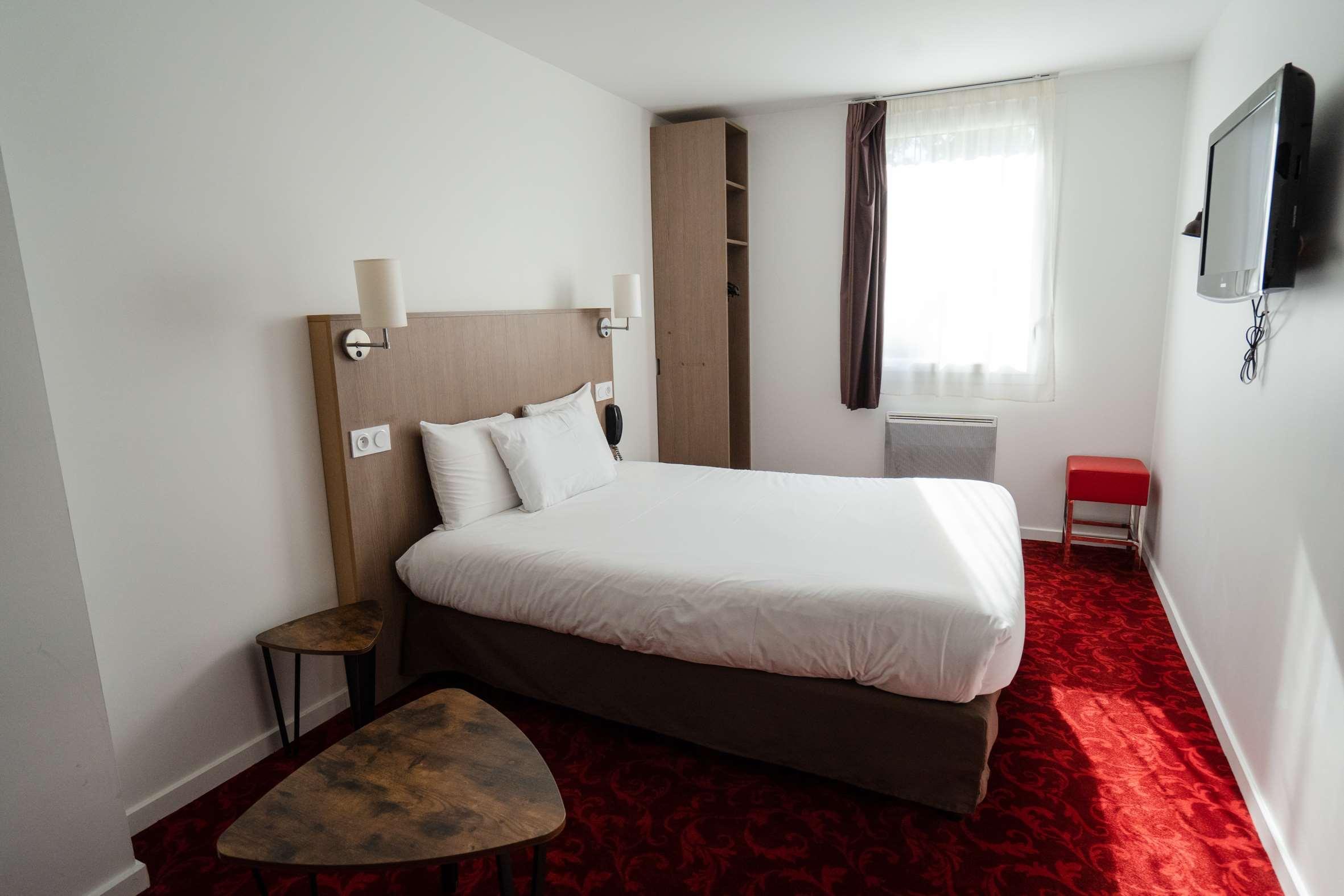 Brit Hotel Essentiel Cholet Exterior photo